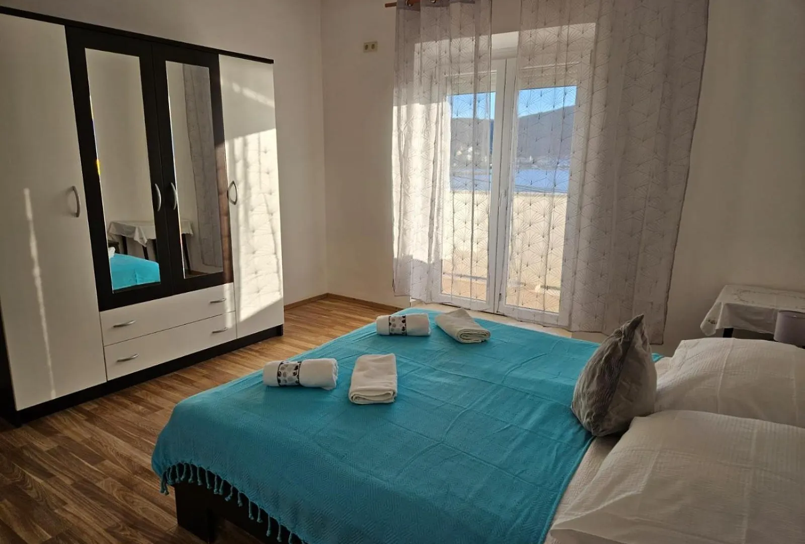 Pljesa Apartments Supetarska Draga Croatia