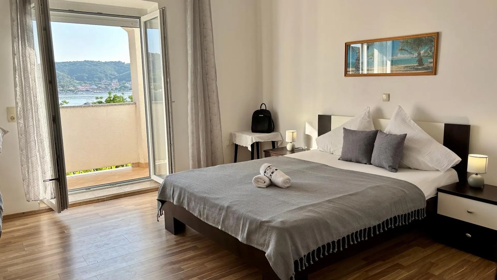 Pljesa Apartments Supetarska Draga Croacia