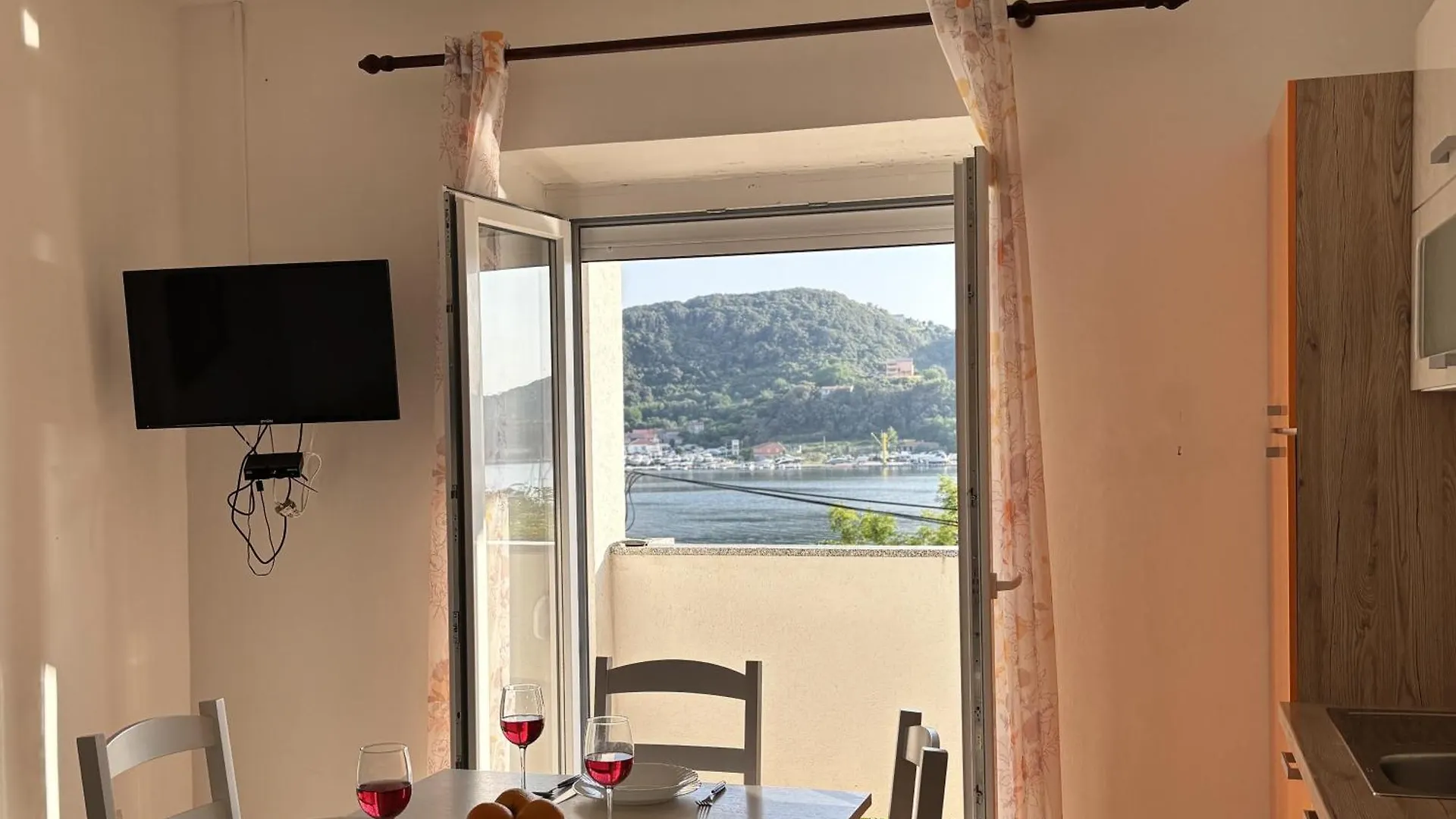 Pljesa Apartments Supetarska Draga
