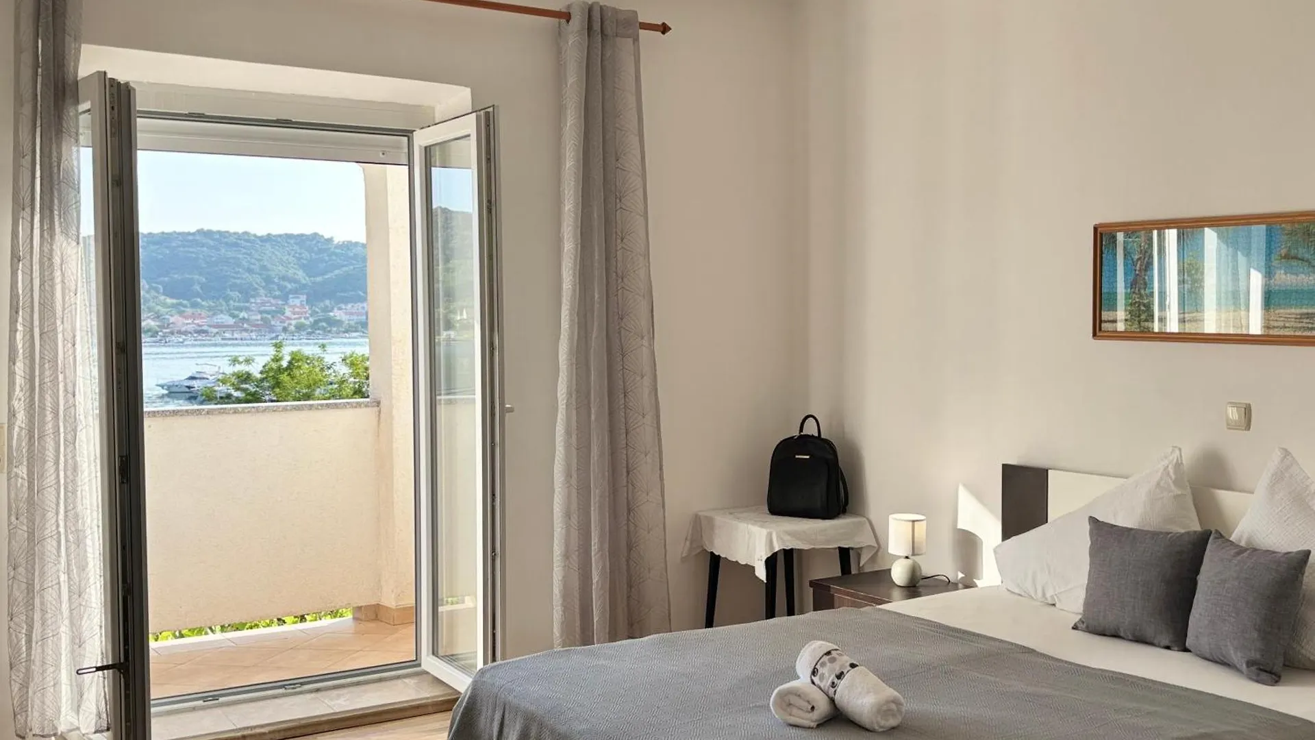 Pljesa Apartments Supetarska Draga Croacia